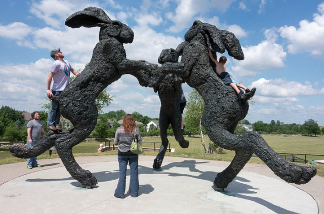 dancing-hares-bronze-sculpture-4